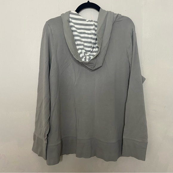 V Sport by Venezia Women’s Size 18/20 Grey Top - Picture 5 of 5
